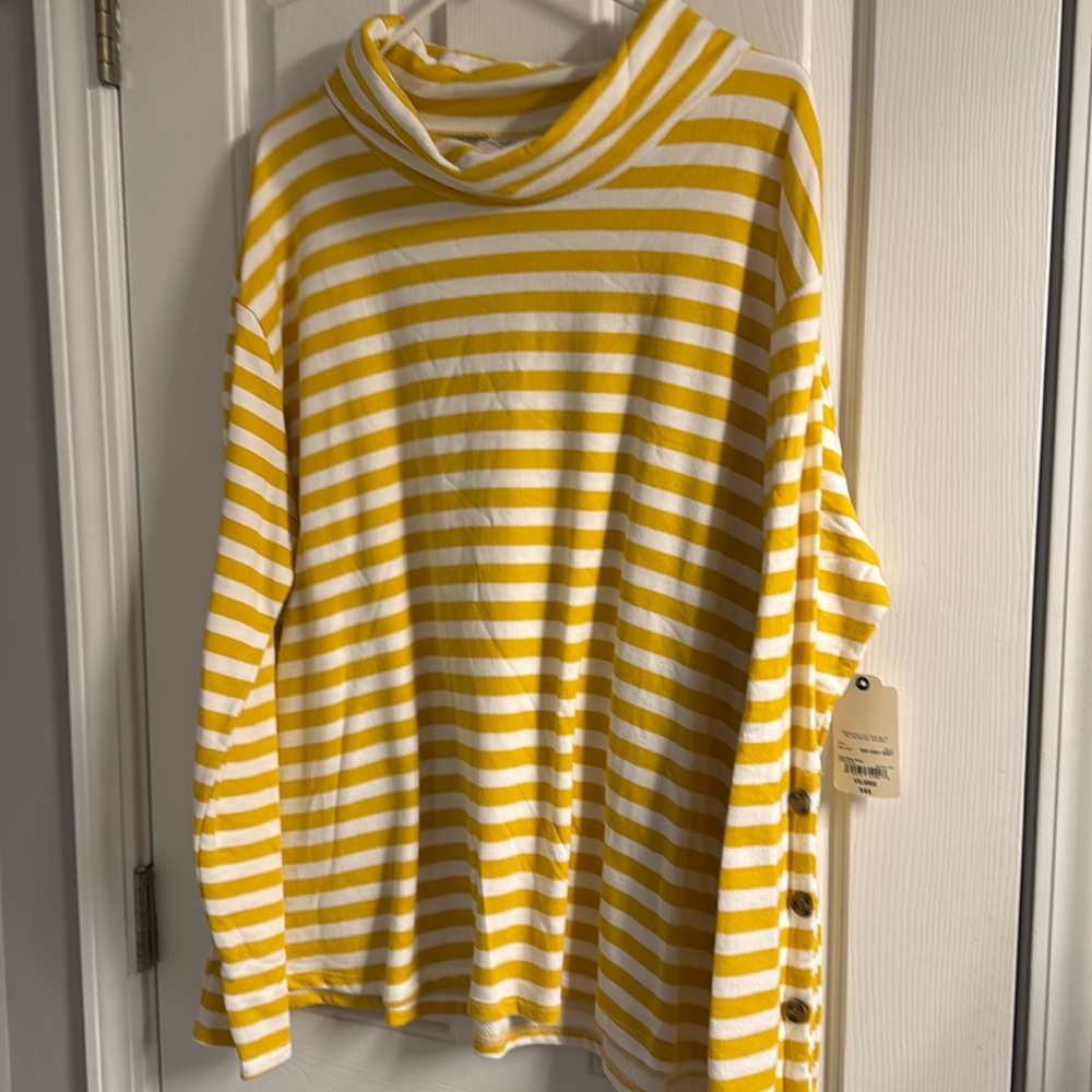 Yellow and white cowl neck long sleeve shirt. XXL. NWT